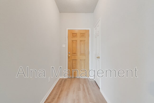 Foto del edificio - 1443 Chapman Dr