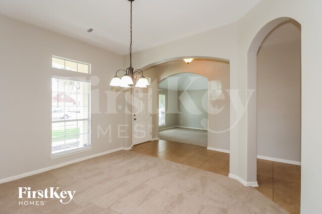 Foto del edificio - 8807 Rocky Knoll Ln