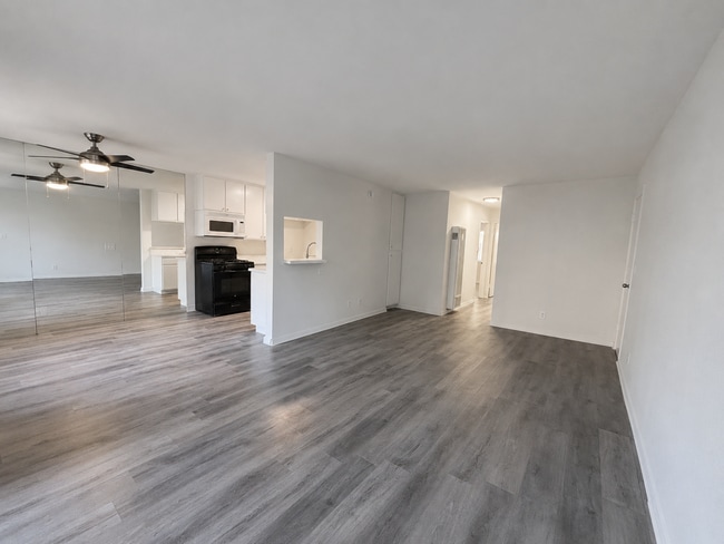 Interior Photo - 5245c