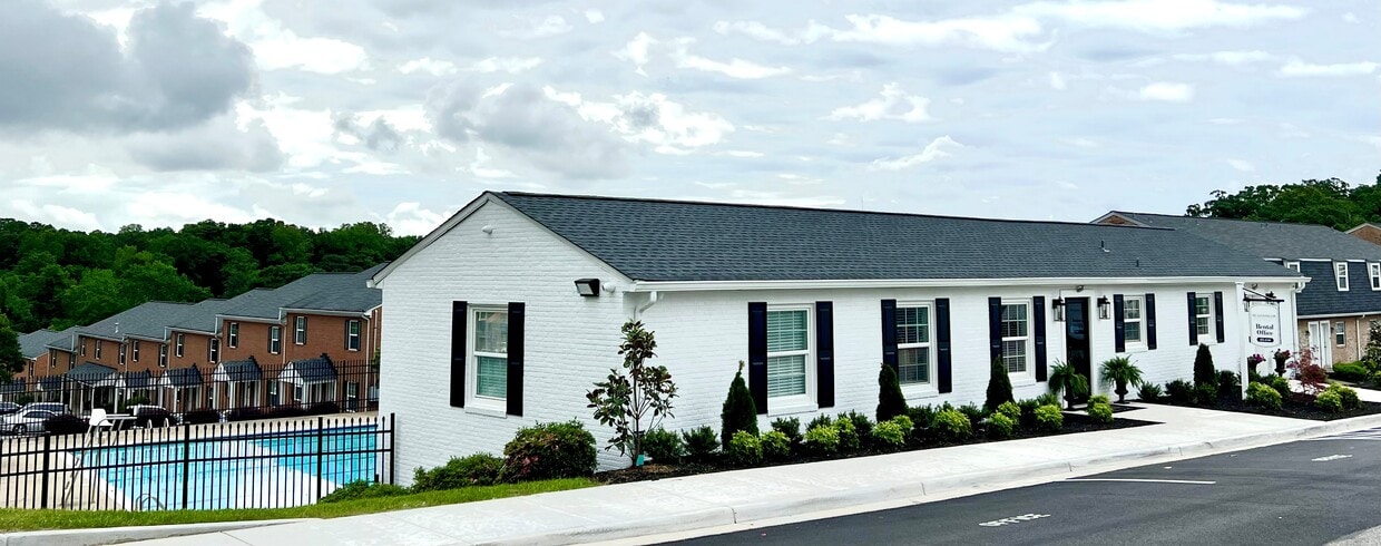 New Leasing Office - Meadowbrook Apartments