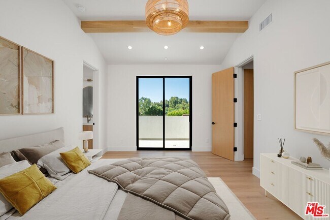 Foto del edificio - 5658 Winnetka Ave