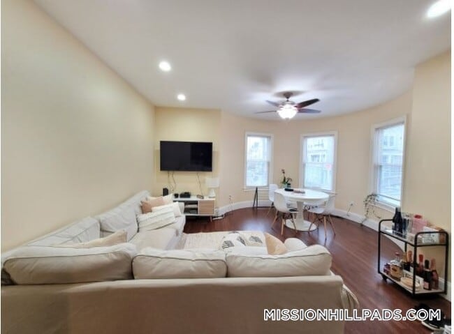 Foto del edificio - 81 Hillside St