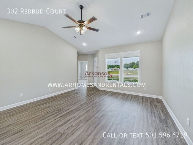 Foto del edificio - 302 Redbud Ct