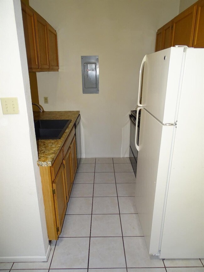 Building Photo - 206 N Troy Ave