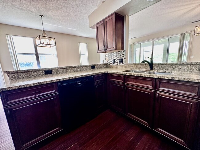 Building Photo - 305 Fernhill Dr