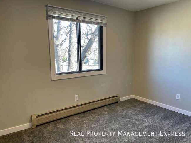 Building Photo - 2 Bedroom Apartment on the West Side