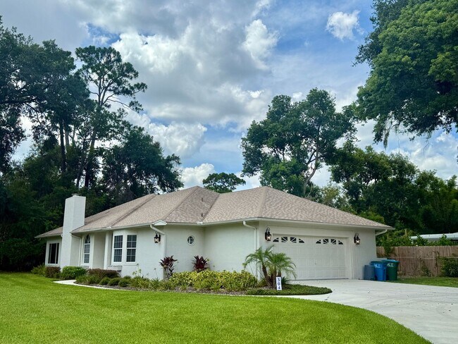 Foto del edificio - GORGEOUS, just completely renovated 3/2 Ho...