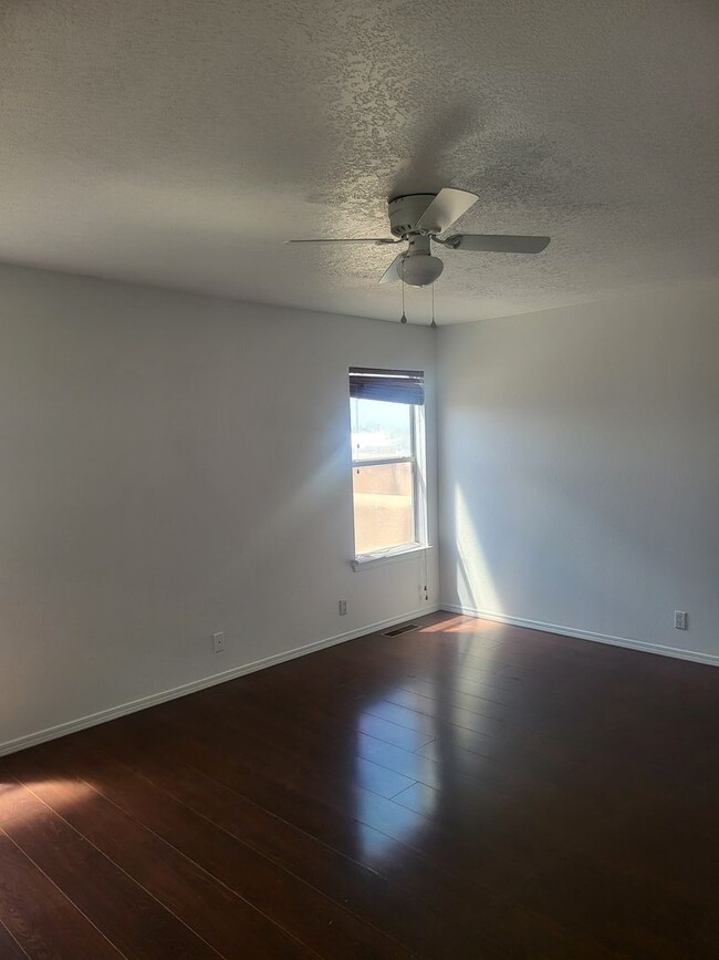 Foto del edificio - North Valley 2story Townhouse 1508/sf 3/Bd...