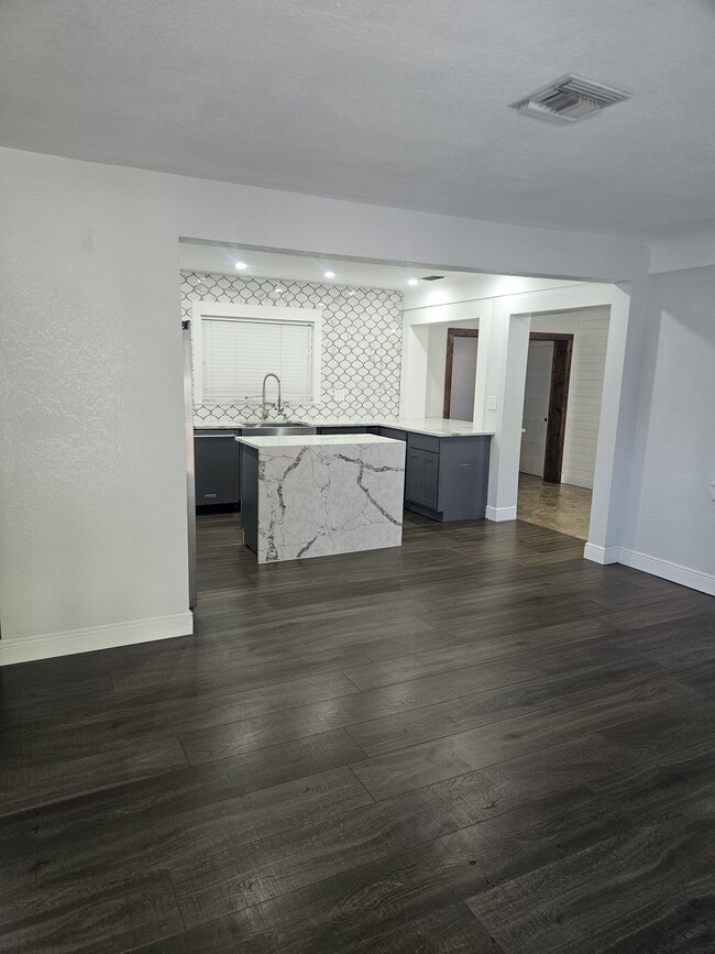 Building Photo - 4526 29th Ave N