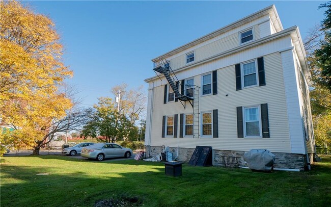 Building Photo - 22 Malbone Rd