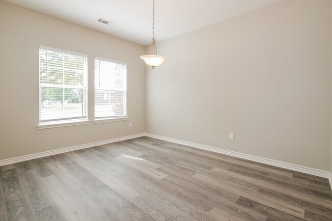 Foto del edificio - 1106 Longhorn Ln