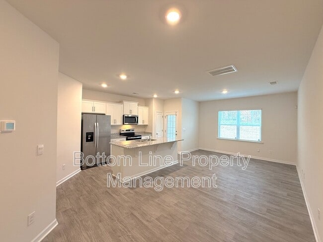 Foto del edificio - 8109 Murray Br Dr