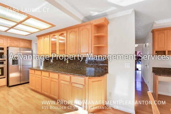 Foto del edificio - 7484 Laurel Ct