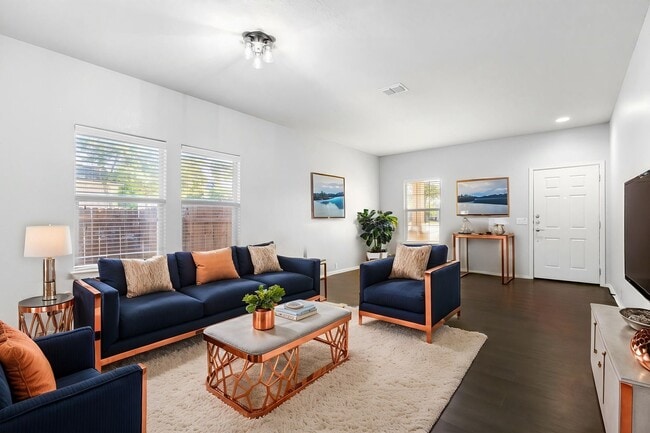 Building Photo - 4 bedroom 3.5 bathroom located in Alamo Ra...