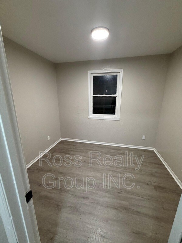 Building Photo - 1527 Tecumseh St