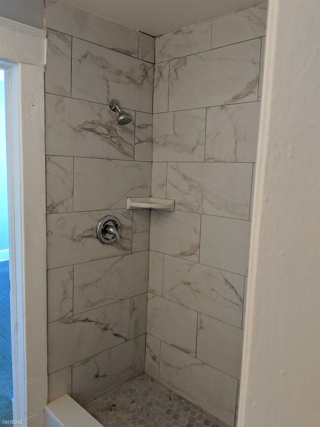 Foto del edificio - 2 br, 2 bath House - 711 Bancroft Ave