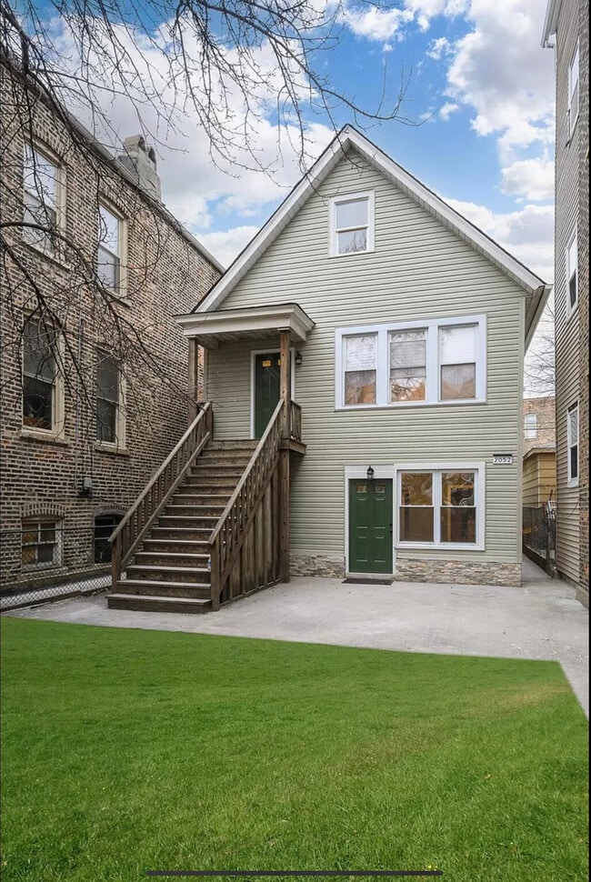 2052 W Coulter St Unit Second Floor Duplex, Chicago, IL 60608