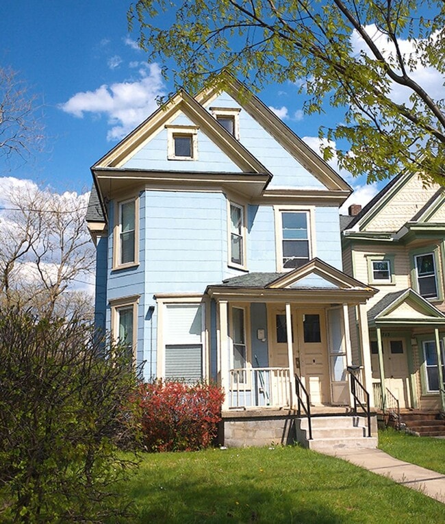 Building Photo - 711 S Beech St