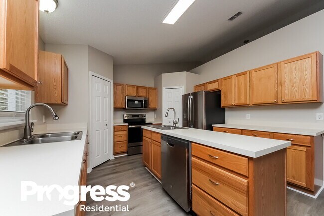 Building Photo - 2790 Woodland Creek Loop