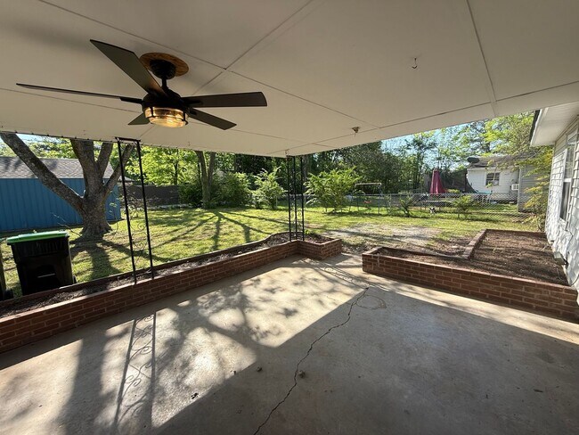 Foto del edificio - Now Available! Charming 3-Bedroom, 1-Bathroom Home in Decatur, AL