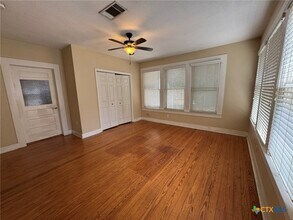 Building Photo - 435 N Milam St