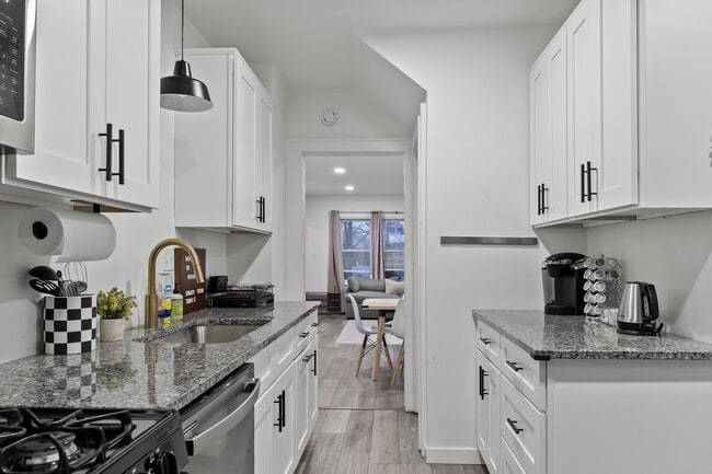 Foto del edificio - 429 S Kenwood Ave