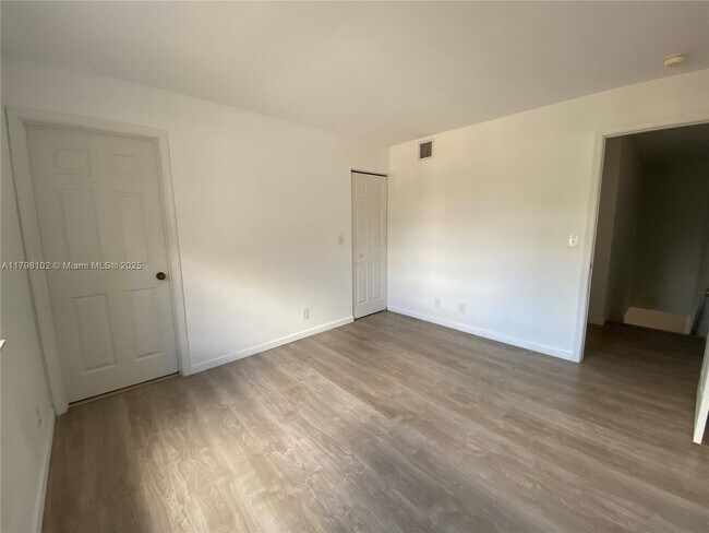 Foto del edificio - 4114 Forest Dr