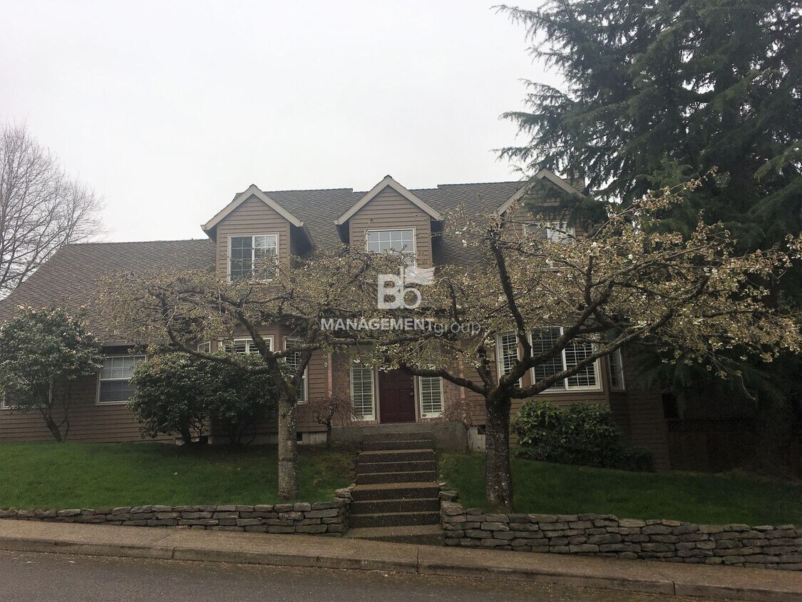 Foto principal - Updated Traditional Home Walking Distance ...