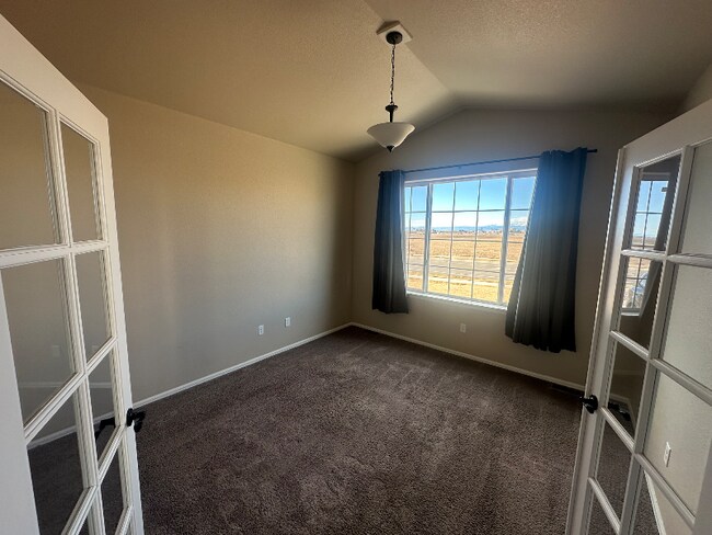 Foto del edificio - 2142 Falling Leaf Dr