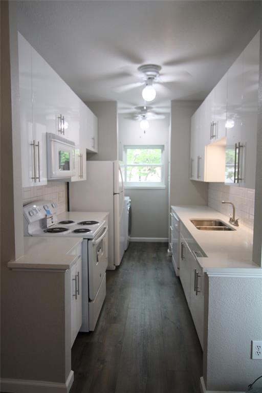 Building Photo - 2323 Fairwind Dr