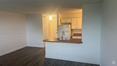 Building Photo - 2701 Riverside Dr
