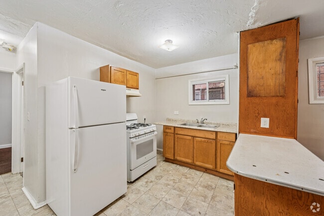 1BR, 1BA - 550SF - Kitchen - Noble Apartments
