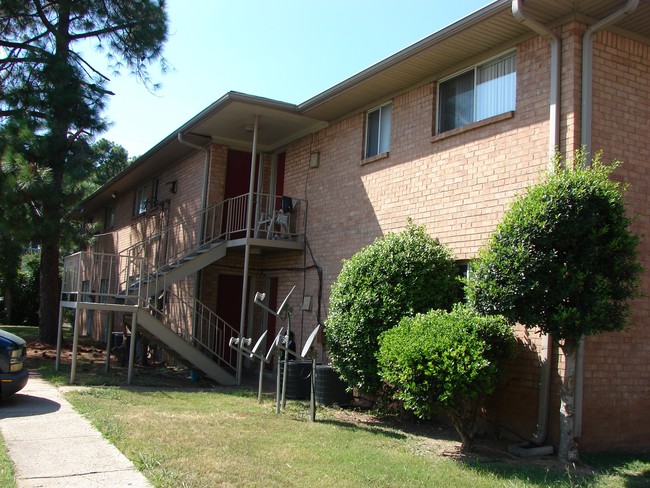 Primary Photo - Pineland Apartments