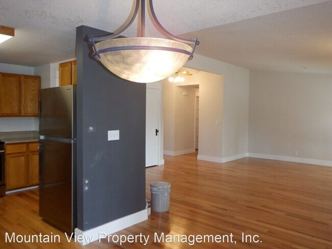 Building Photo - 3 br, 2 bath House - 3165 NE Barrington Ct