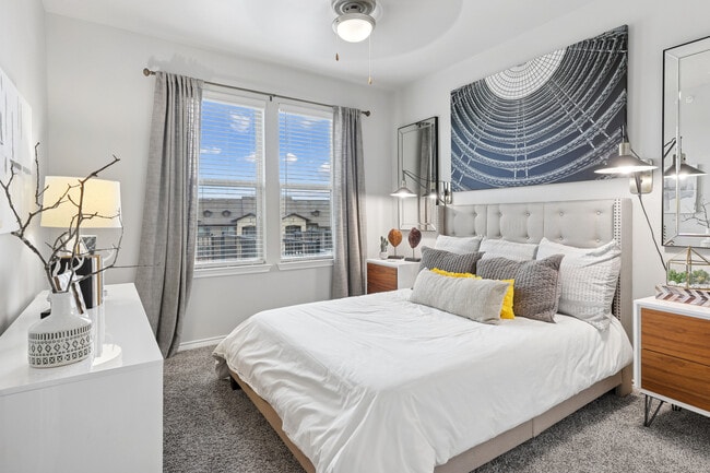 Bedroom with carpet - Avalon Hill Country