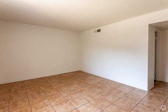 3BR, 2BA - 800 SF - Mariposa Flats