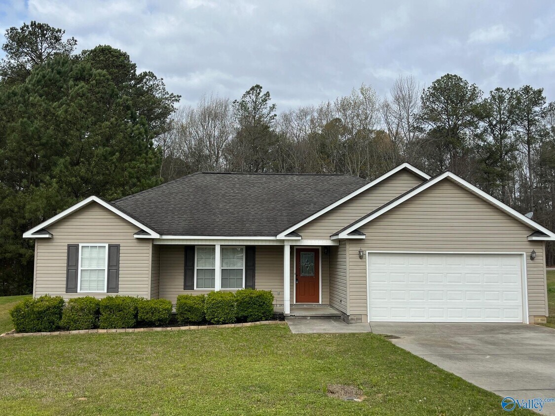 32 Jenny Wren Ct, Hartselle, AL 35640 House Rental in Hartselle, AL