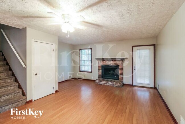 Foto del edificio - 1070 Oak Grove Cir