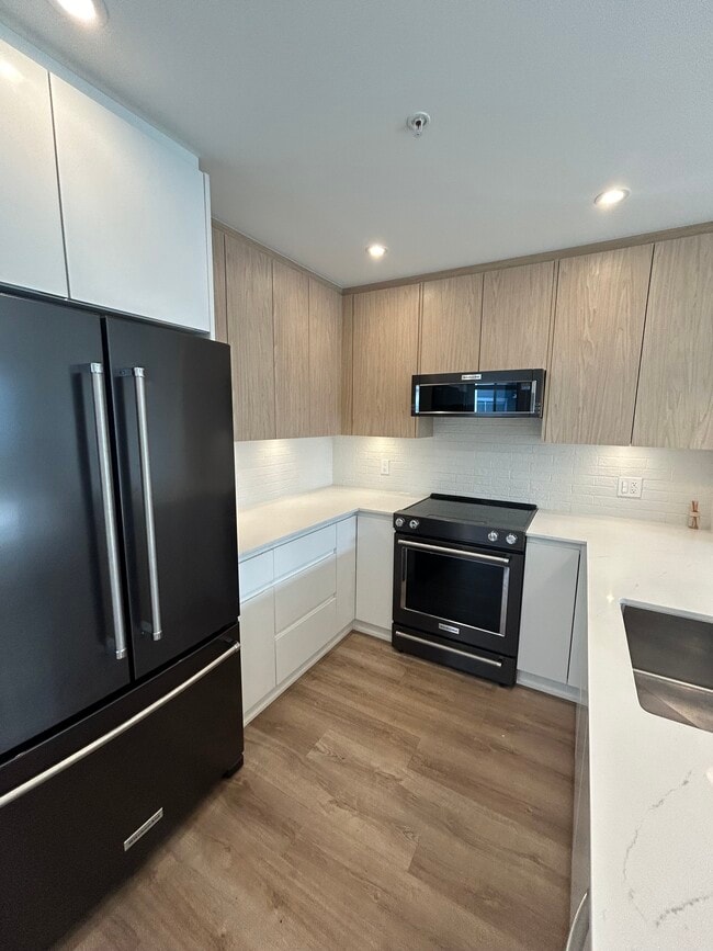 Building Photo - 2180 Kelly Av