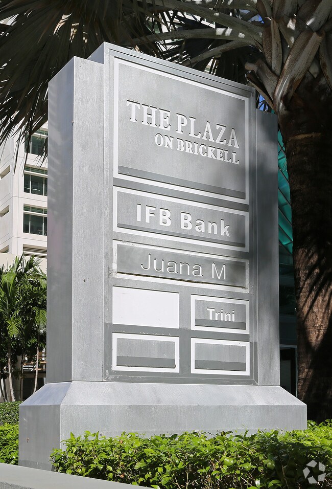 Firmar - The Plaza on Brickell
