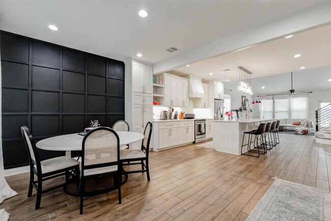 Foto del edificio - 16710 Lake Prince Ln