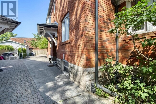 Building Photo - 34 Rusholme Dr