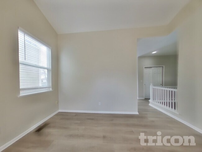 Foto del edificio - 565 Winebrook Way