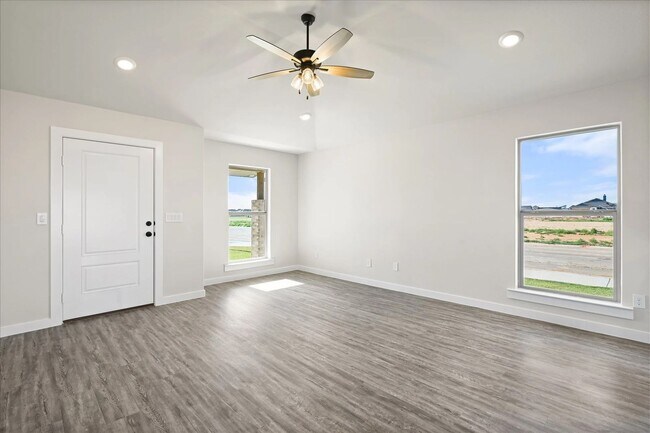 Foto del edificio - New Construction built in Elm Meadows