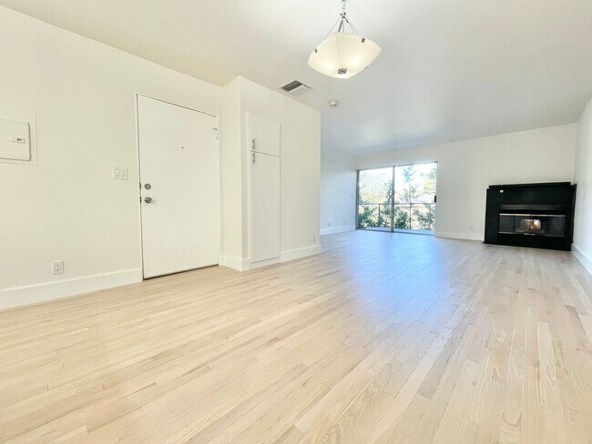Foto del edificio - 2100 Griffith Park Blvd