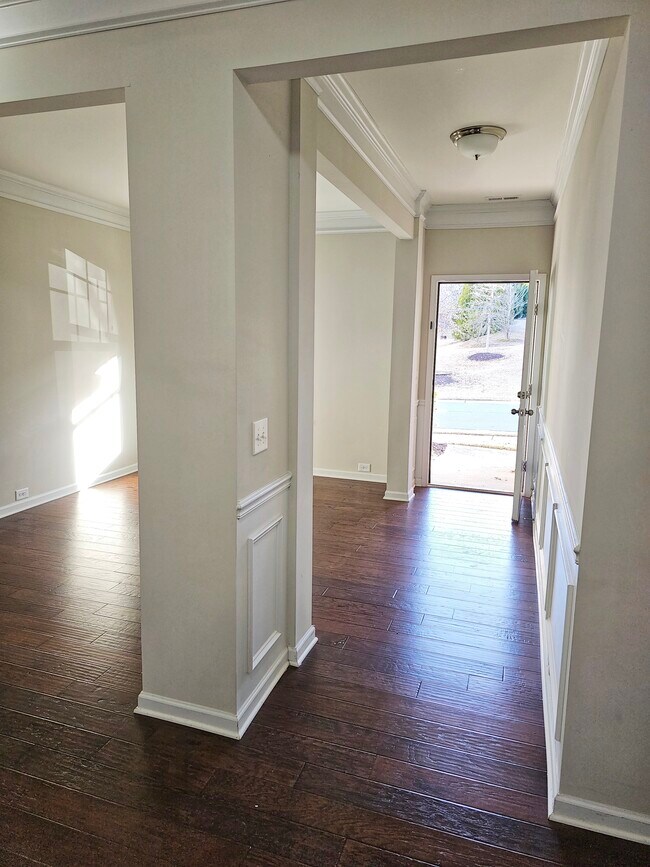 Building Photo - 864 Whisperwood Trl