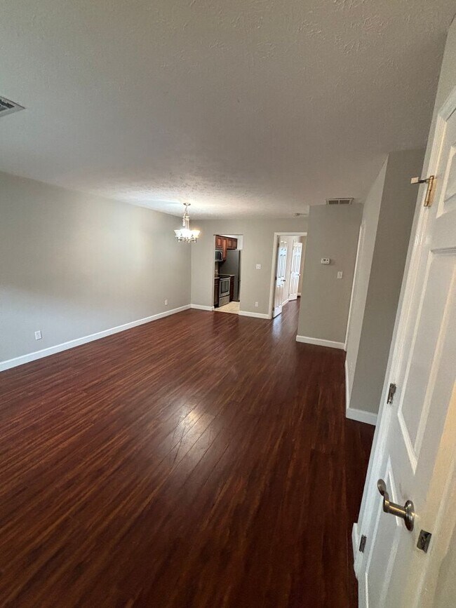 Building Photo - 6902 Kings Crossing Way