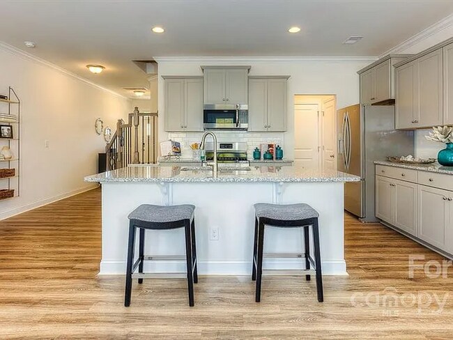Foto del edificio - 131 Creekview Rd