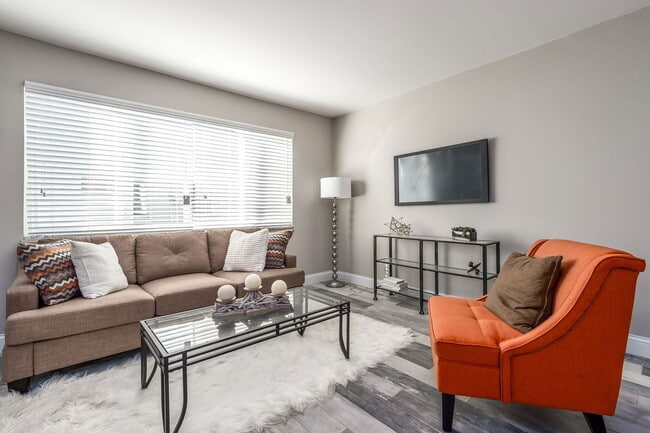 Foto del edificio - 5733 Montgomery Rd