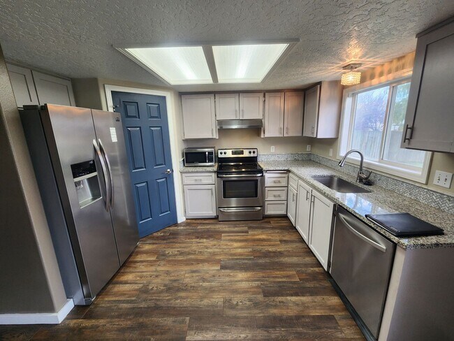 Foto del edificio - Updated 3 bedroom